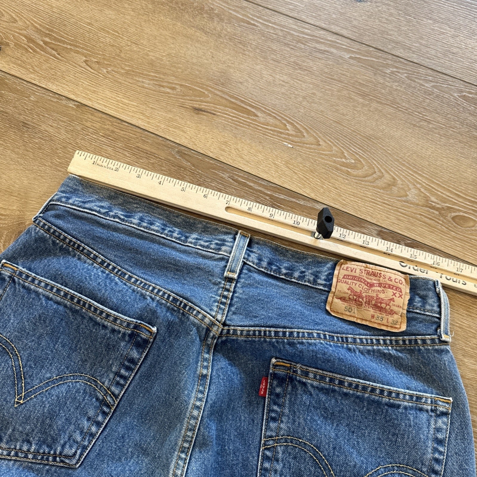 Vintage Levis 501 Jeans Mens 32 x 32 Denim 90s Button Fly Straight Leg
