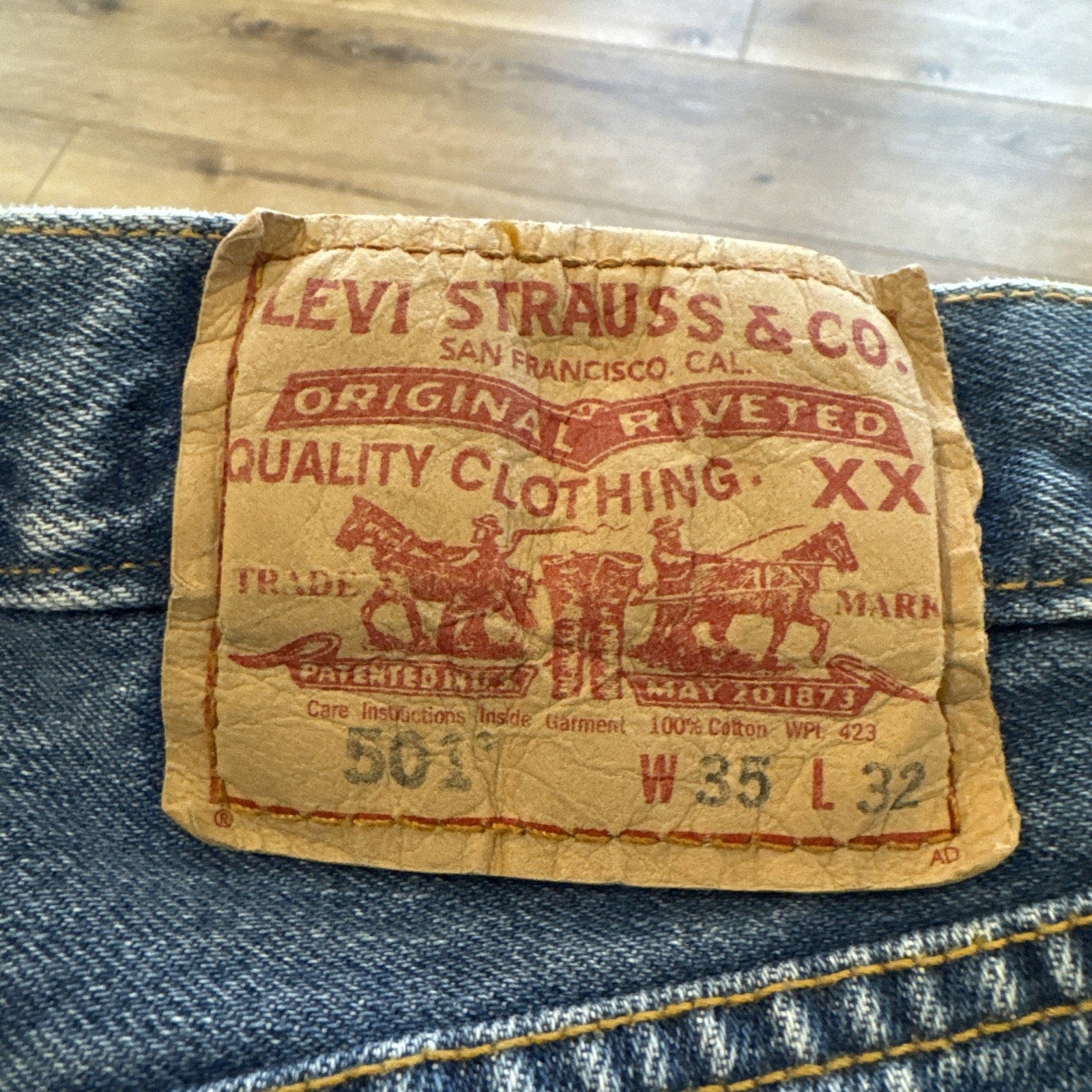 Vintage Levis 501 Jeans Mens 32 x 32 Denim 90s Button Fly Straight Leg