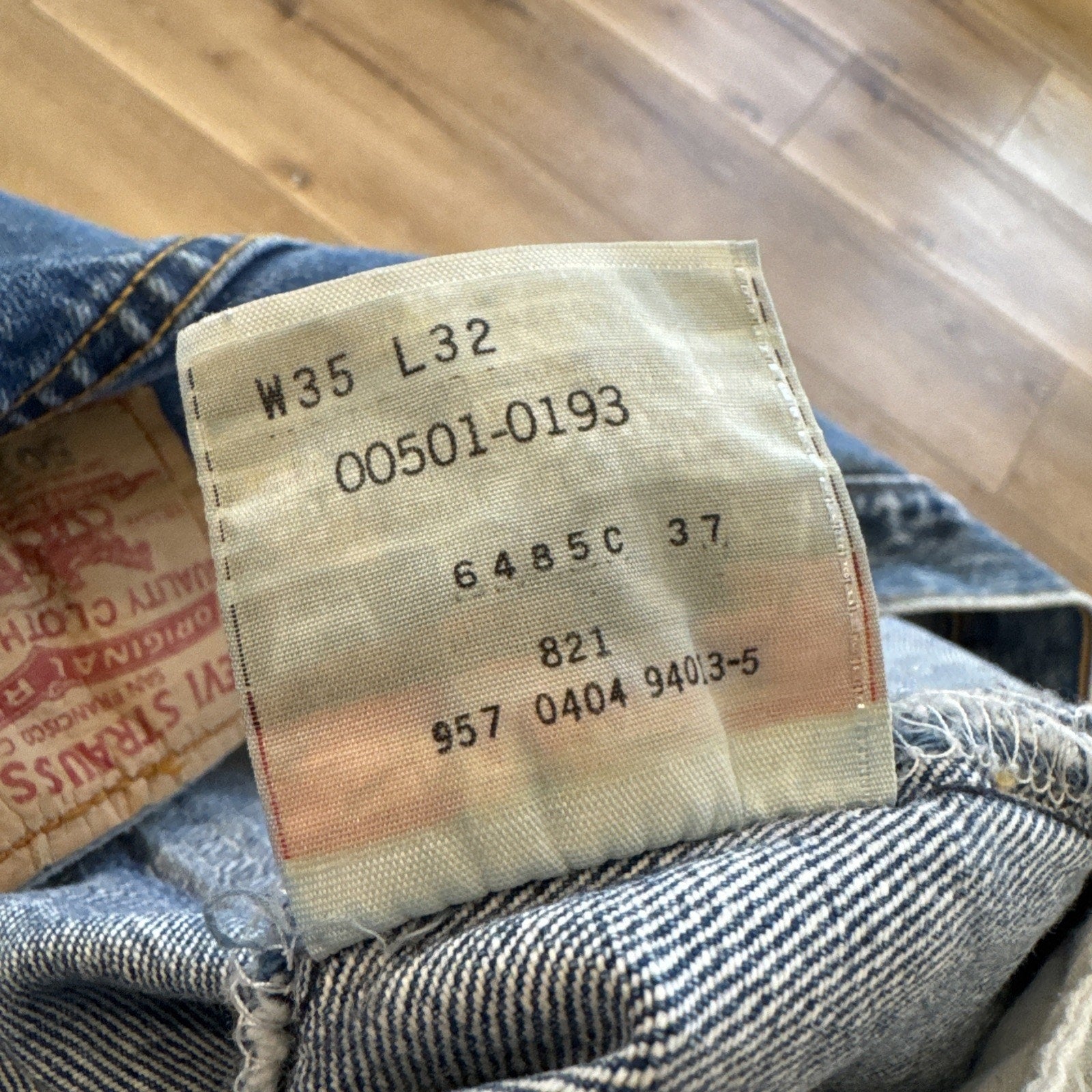 Vintage Levis 501 Jeans Mens 32 x 32 Denim 90s Button Fly Straight Leg