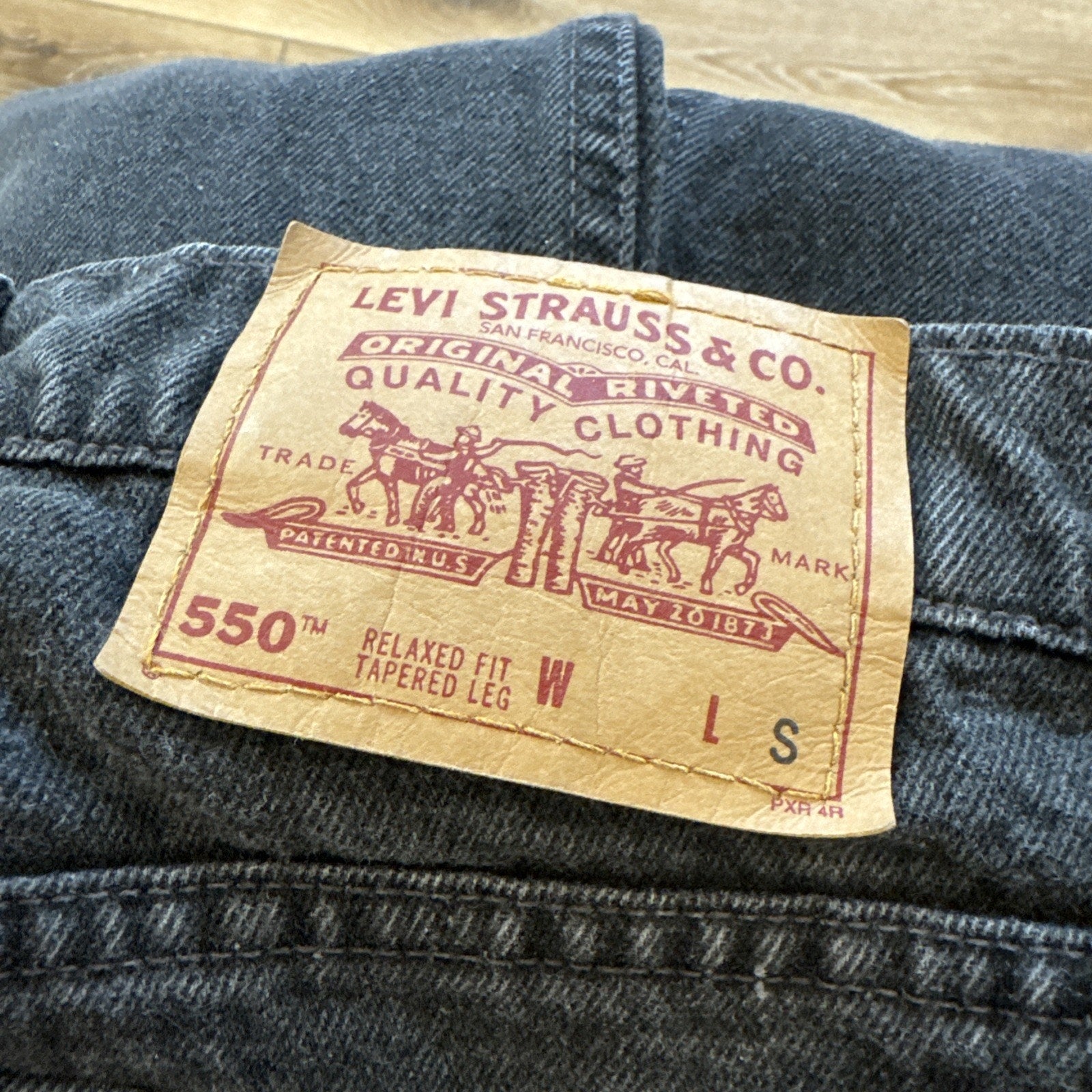 Vintage Levis 550 Jeans Womens 11 Jr 30 x 29 Relaxed Fit Black Denim Tapered Leg