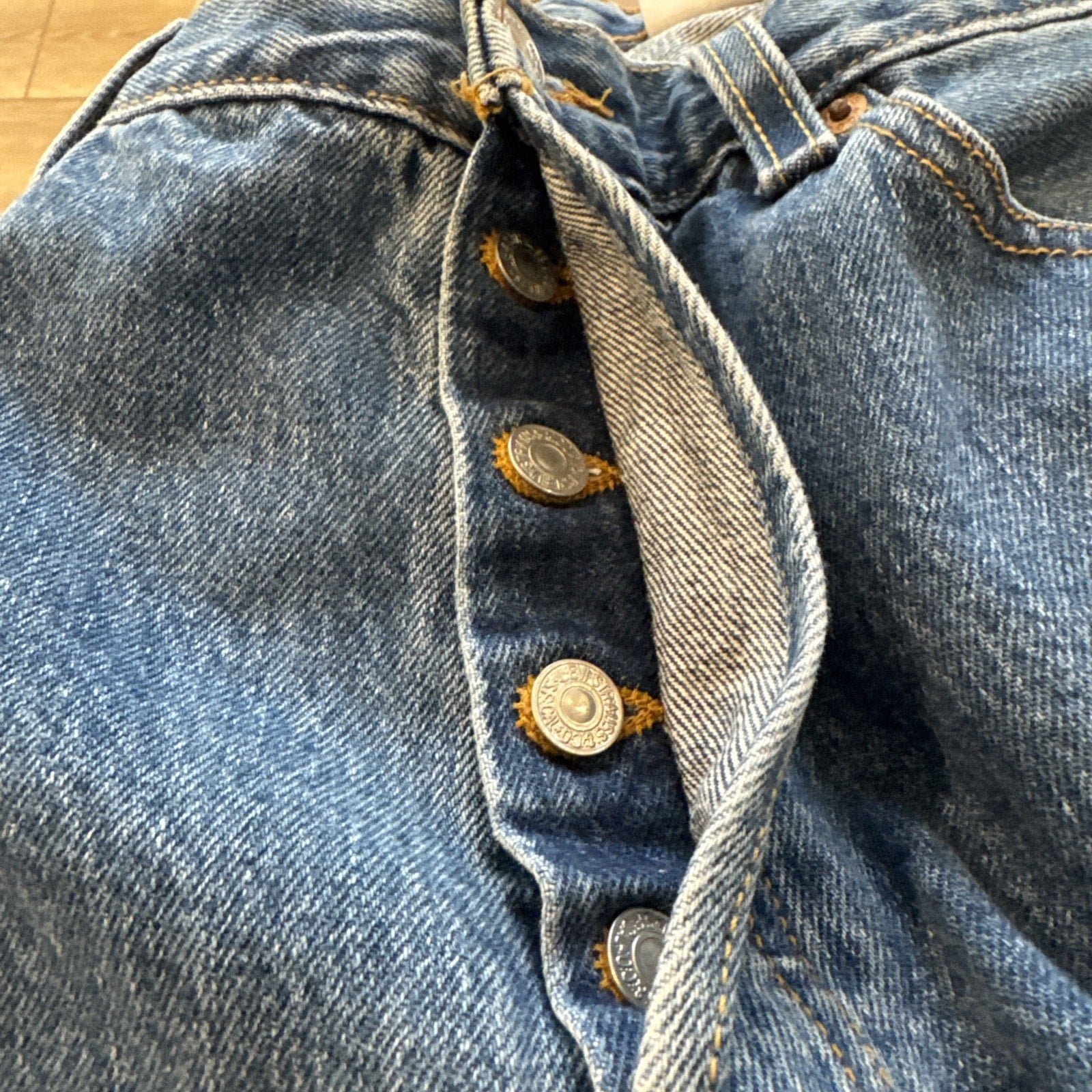 Vintage Levis 501 Jeans Mens 32 x 32 Denim 90s Button Fly Straight Leg
