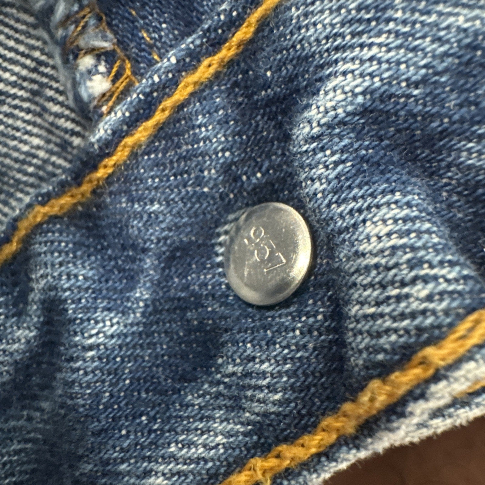 Vintage Levis 501 Jeans Mens 32 x 32 Denim 90s Button Fly Straight Leg