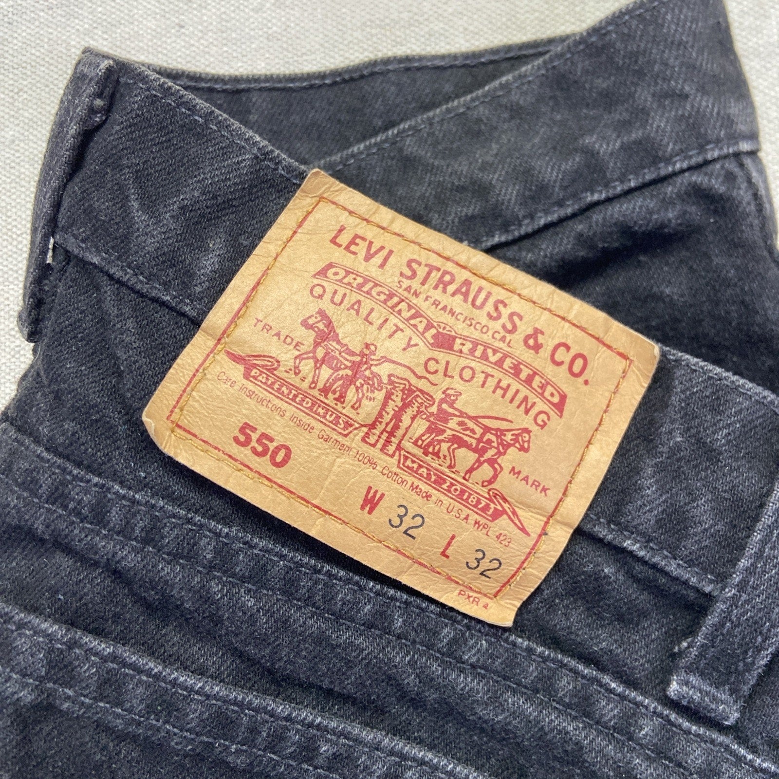 Vintage Levis 550 Jeans Mens 30 x 31 Black Relaxed Fit Straight Leg Denim 90s
