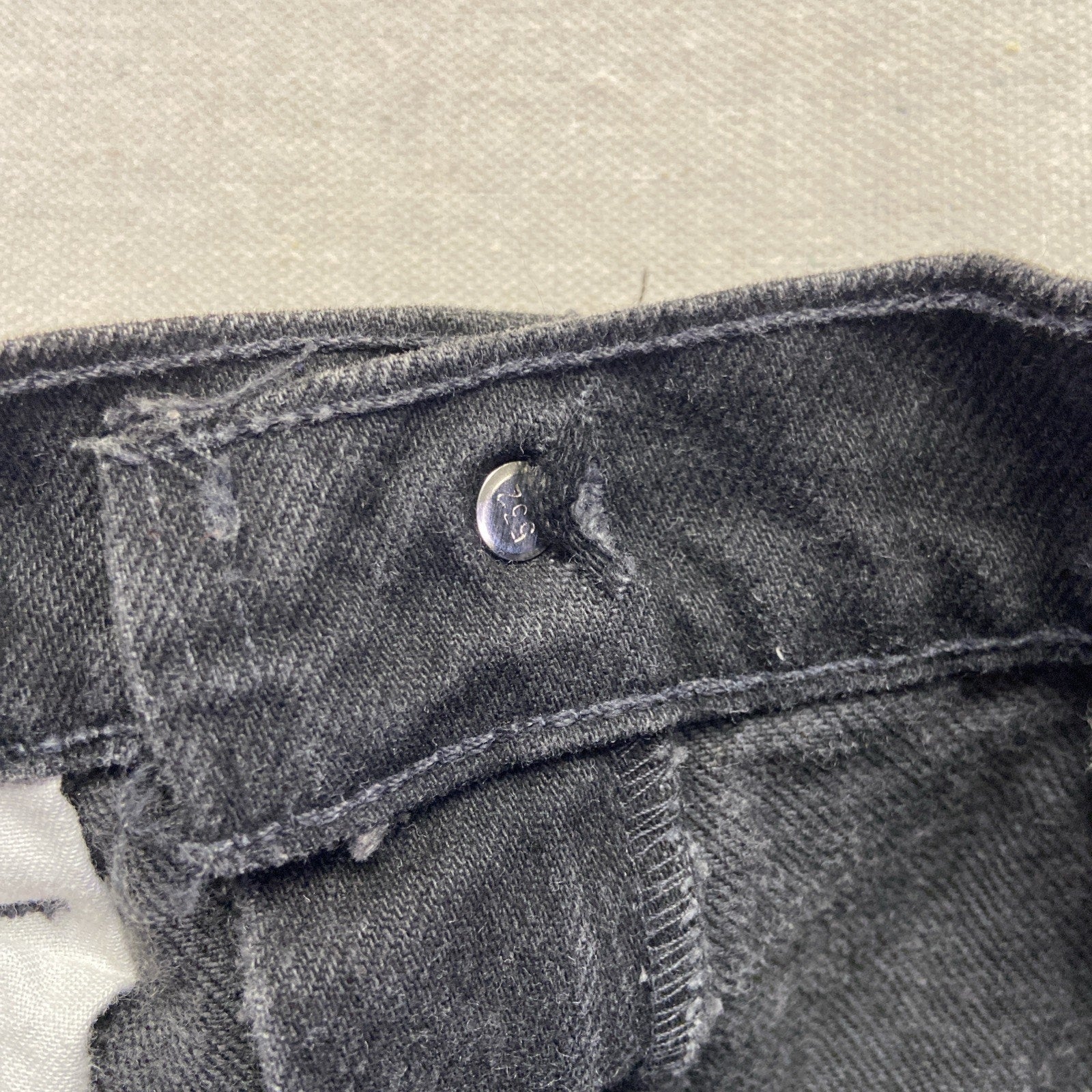 Vintage Levis 550 Jeans Mens 30 x 31 Black Relaxed Fit Straight Leg Denim 90s